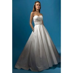 Alfred Angelo Style 2119 Wedding Dress
